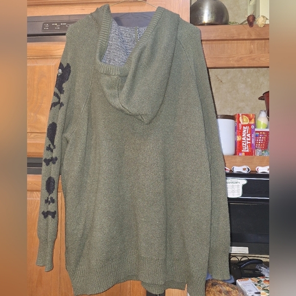 Torrid Olive Green Skull (Hearts) and Crossbones Sweater In A 2X With A Hood. - Picture 12 of 12